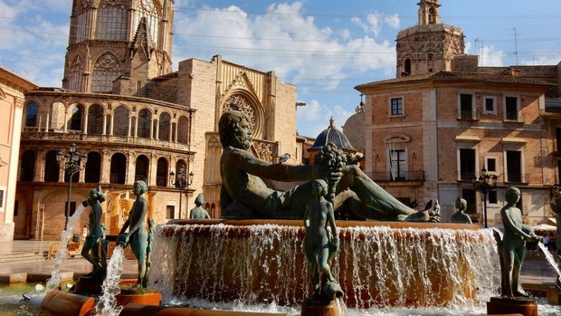 plaza de la virgin valencia